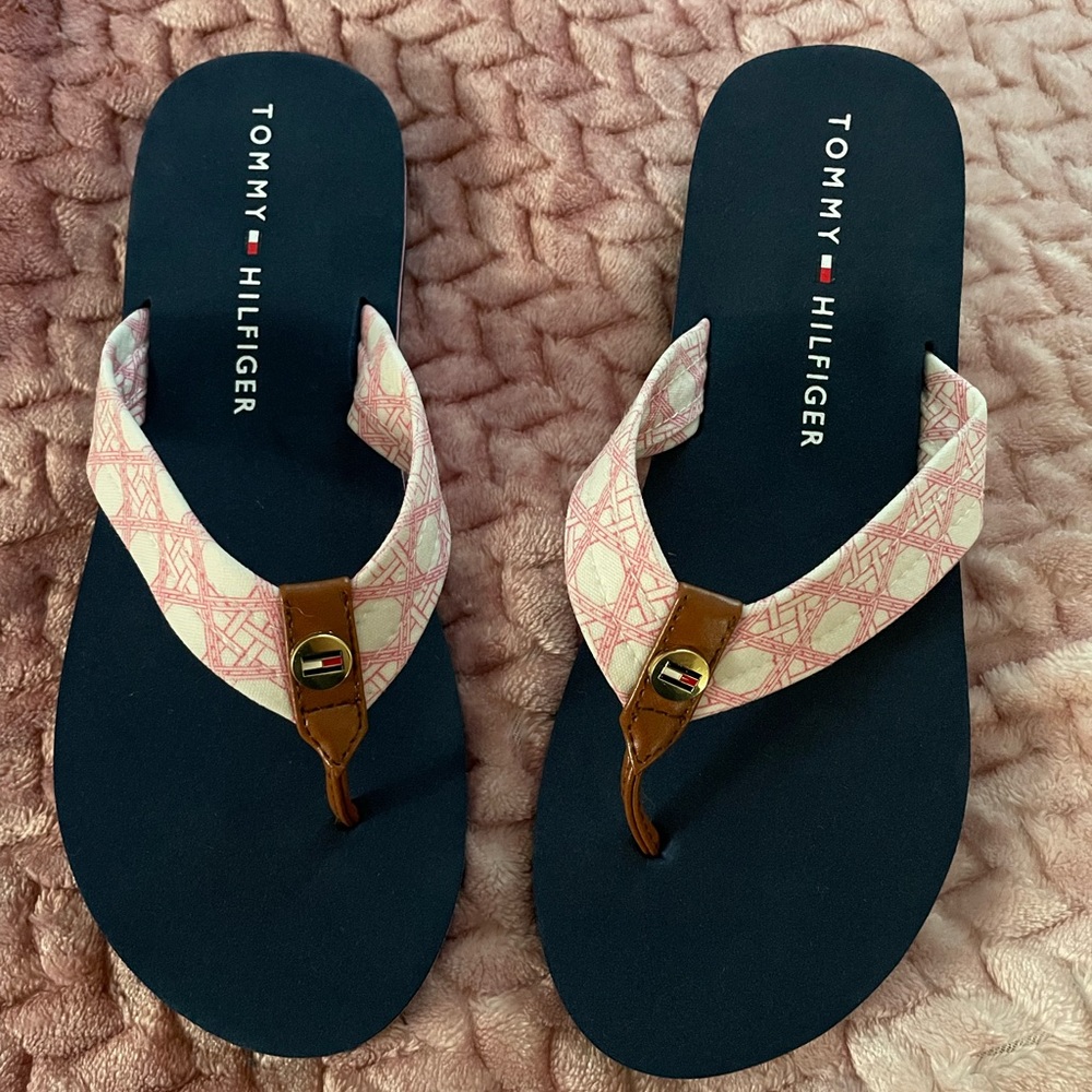 Women’s 9 Flip Flops By Tommy Hilfiger
